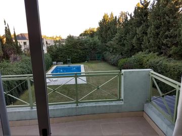 Excelente casa en venta 5 ambientes con cochera en Santa Maria de los Olivos -  Malvinas Argentinas