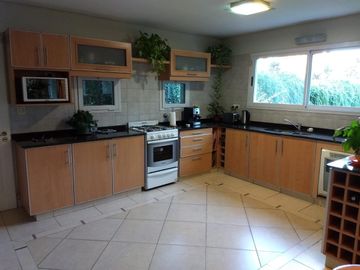Excelente casa en venta 5 ambientes con cochera en Santa Maria de los Olivos -  Malvinas Argentinas