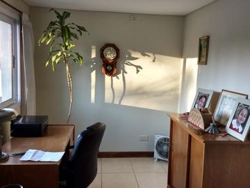 Excelente casa en venta 5 ambientes con cochera en Santa Maria de los Olivos -  Malvinas Argentinas