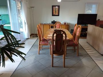 Excelente casa en venta 5 ambientes con cochera en Santa Maria de los Olivos -  Malvinas Argentinas
