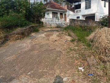 DIJUAL Rumah Dengan Tanah Yang Luas Di Daerah Bandung