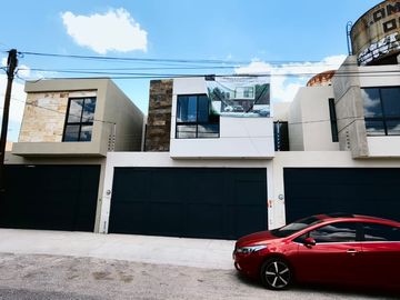 Excelente Proyecto de 3 Casas en Venta en Lomas 1ra.