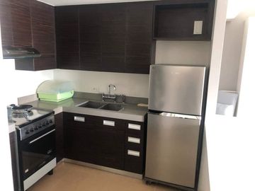 Condominium 1 Bedroom: 1 BR Condo For Sale in Edades Tower and Garden Villas Rockwell Makati City