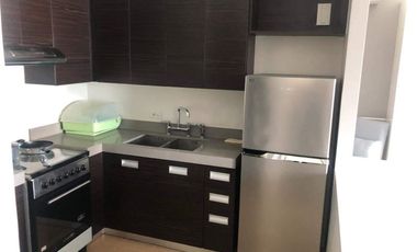 Condominium 1 Bedroom: 1 BR Condo For Sale in Edades Tower and Garden Villas Rockwell Makati City