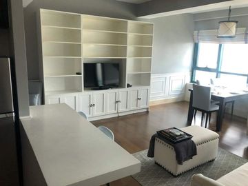 Condominium 1 Bedroom: 1 BR Condo For Sale in Edades Tower and Garden Villas Rockwell Makati City