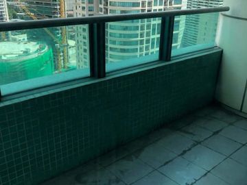 Condominium 1 Bedroom: 1 BR Condo For Sale in Edades Tower and Garden Villas Rockwell Makati City