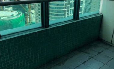 Condominium 1 Bedroom: 1 BR Condo For Sale in Edades Tower and Garden Villas Rockwell Makati City