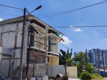 Unit Terbatas! Rumah tenggilis mejoyo selatan baru gress