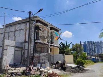 Unit Terbatas! Rumah tenggilis mejoyo selatan baru gress