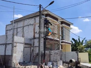 Unit Terbatas! Rumah tenggilis mejoyo selatan baru gress
