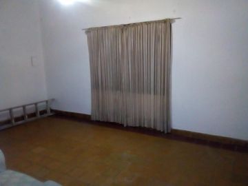 Córdoba, Cruz del Eje, Villa De Soto, Casa 4 amb + 2 Dtos de 1 y 2 amb. Excelente estado y ubicación.