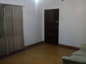 Córdoba, Cruz del Eje, Villa De Soto, Casa 4 amb + 2 Dtos de 1 y 2 amb. Excelente estado y ubicación.