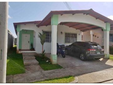 VENDO CASA EN ARRAIJAN BRISAS DEL GOLF 3R