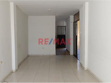 🏡 Esta bonita casa ubicada en calle los libertadores, a 5 cuadras del colegio militar Ramon Castilla.

✨ 𝓓𝓔𝓢𝓒𝓡𝓘𝓟𝓒𝓘Ó𝓝:
✅Área construida: 137 m2
✅Ár