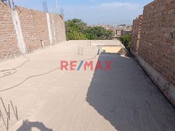 🏡 Esta bonita casa ubicada en calle los libertadores, a 5 cuadras del colegio militar Ramon Castilla.

✨ 𝓓𝓔𝓢𝓒𝓡𝓘𝓟𝓒𝓘Ó𝓝:
✅Área construida: 137 m2
✅Ár