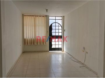 🏡 Esta bonita casa ubicada en calle los libertadores, a 5 cuadras del colegio militar Ramon Castilla.

✨ 𝓓𝓔𝓢𝓒𝓡𝓘𝓟𝓒𝓘Ó𝓝:
✅Área construida: 137 m2
✅Ár