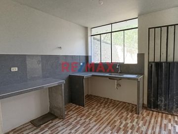 🏡 Esta bonita casa ubicada en calle los libertadores, a 5 cuadras del colegio militar Ramon Castilla.

✨ 𝓓𝓔𝓢𝓒𝓡𝓘𝓟𝓒𝓘Ó𝓝:
✅Área construida: 137 m2
✅Ár