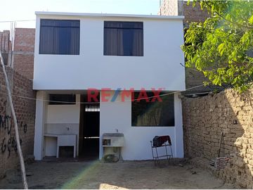 🏡 Esta bonita casa ubicada en calle los libertadores, a 5 cuadras del colegio militar Ramon Castilla.

✨ 𝓓𝓔𝓢𝓒𝓡𝓘𝓟𝓒𝓘Ó𝓝:
✅Área construida: 137 m2
✅Ár