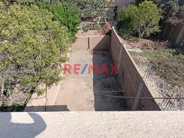 🏡 Esta bonita casa ubicada en calle los libertadores, a 5 cuadras del colegio militar Ramon Castilla.

✨ 𝓓𝓔𝓢𝓒𝓡𝓘𝓟𝓒𝓘Ó𝓝:
✅Área construida: 137 m2
✅Ár