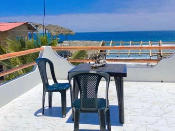 Manglaralto Ocean Front Mini Castle: Se Vende Casa Frente al Mar en Manglaralto