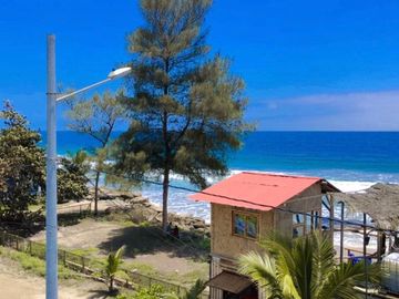 Manglaralto Ocean Front Mini Castle: Se Vende Casa Frente al Mar en Manglaralto