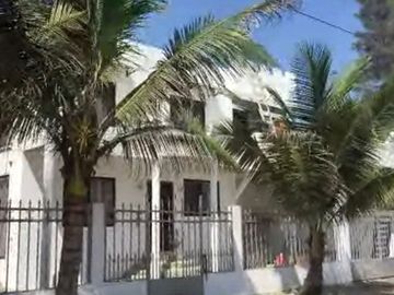 Manglaralto Ocean Front Mini Castle: Se Vende Casa Frente al Mar en Manglaralto