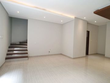 Rumah Baru 2 Lantai Luas 150 di Puncak Dieng kota Malang