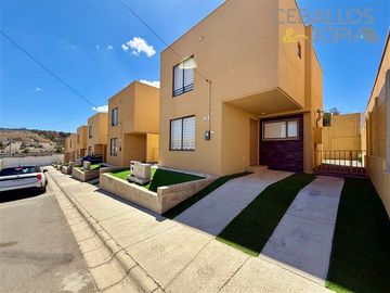 Casa en venta de 3 dorm. en Villa Alemana