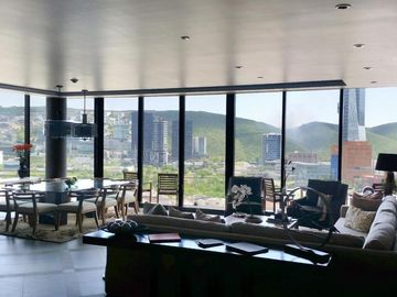 VENTA  Exclusivo Penthouse 729 m2 AMUEBLADO Y DECORADO TEMPORALMENTE RENTADO
