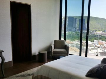 VENTA  Exclusivo Penthouse 729 m2 AMUEBLADO Y DECORADO TEMPORALMENTE RENTADO