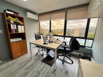 Oficina en venta remodelada y amoblada en Centro de Talca
