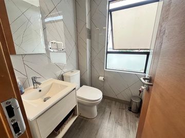 Oficina en venta remodelada y amoblada en Centro de Talca