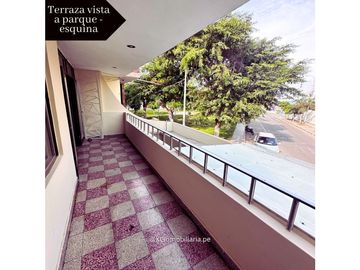 VENDO LINDA CASA EN ESQUINA EN URB LA NORIA