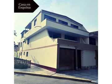 VENDO LINDA CASA EN ESQUINA EN URB LA NORIA