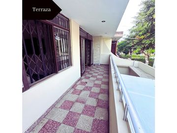 VENDO LINDA CASA EN ESQUINA EN URB LA NORIA
