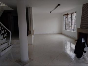 SE VENDE CASA BARRIO LA SOLEDAD 240 M2. (LOCAL TEUSAQUILLO UPZ 101)