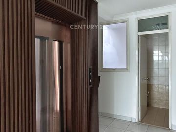 Ruko 4 lantai dipinggir jalan raya ada LIFT di Pondok Indah Jaksel #263169