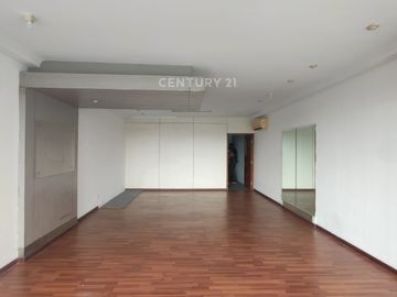 Ruko 4 lantai dipinggir jalan raya ada LIFT di Pondok Indah Jaksel #263169