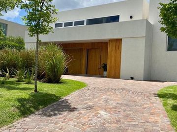 Casa En Alquiler En Caletas, Soñada!