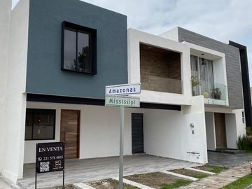 SE VENDE HERMOSA CASA