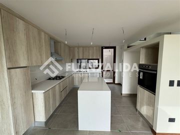 Casa en arriendo 4D/4B Chamisero Colina