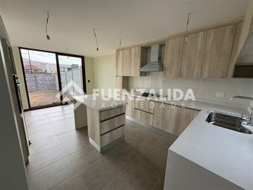 Casa en arriendo 4D/4B Chamisero Colina