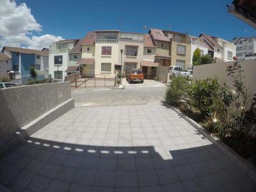 Venta Casa, Calle Juan Barrezueta , Sector Supermaxi Carcelen Norte de Quito