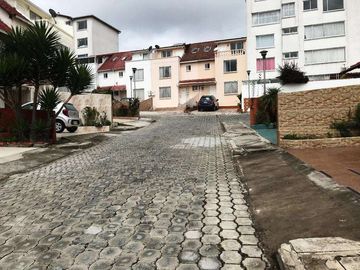 Venta Casa, Calle Juan Barrezueta , Sector Supermaxi Carcelen Norte de Quito