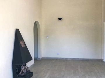 Casa totalmente reciclada a nueva a una cuadra de Av. Roca