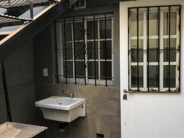 Casa totalmente reciclada a nueva a una cuadra de Av. Roca
