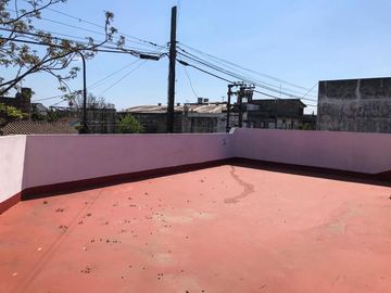 Casa totalmente reciclada a nueva a una cuadra de Av. Roca