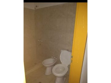 INMUEBLE EN BLOCK EN VENTA ITUZAINGO NORTE 4 DEPTOS 3 LOCALES Y VVDA