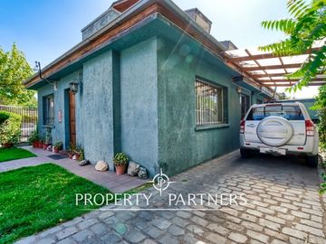 Amplia casa en venta en La Reina cercano a metro  Fernando Castillo Velasco