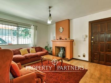 Amplia casa en venta en La Reina cercano a metro  Fernando Castillo Velasco